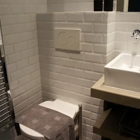 スタジオ デ シャルム ア モンマルトル * パリ