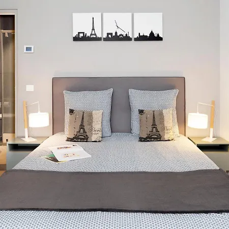 スタジオ デ シャルム ア モンマルトル パリ