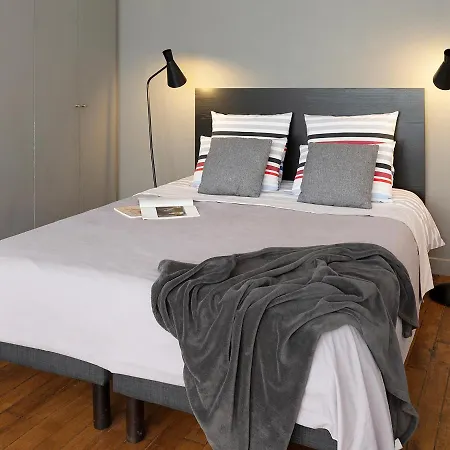 スタジオ デ シャルム ア モンマルトル * パリ